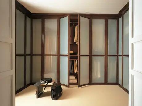 Гардеробная со стеклом — стандарт